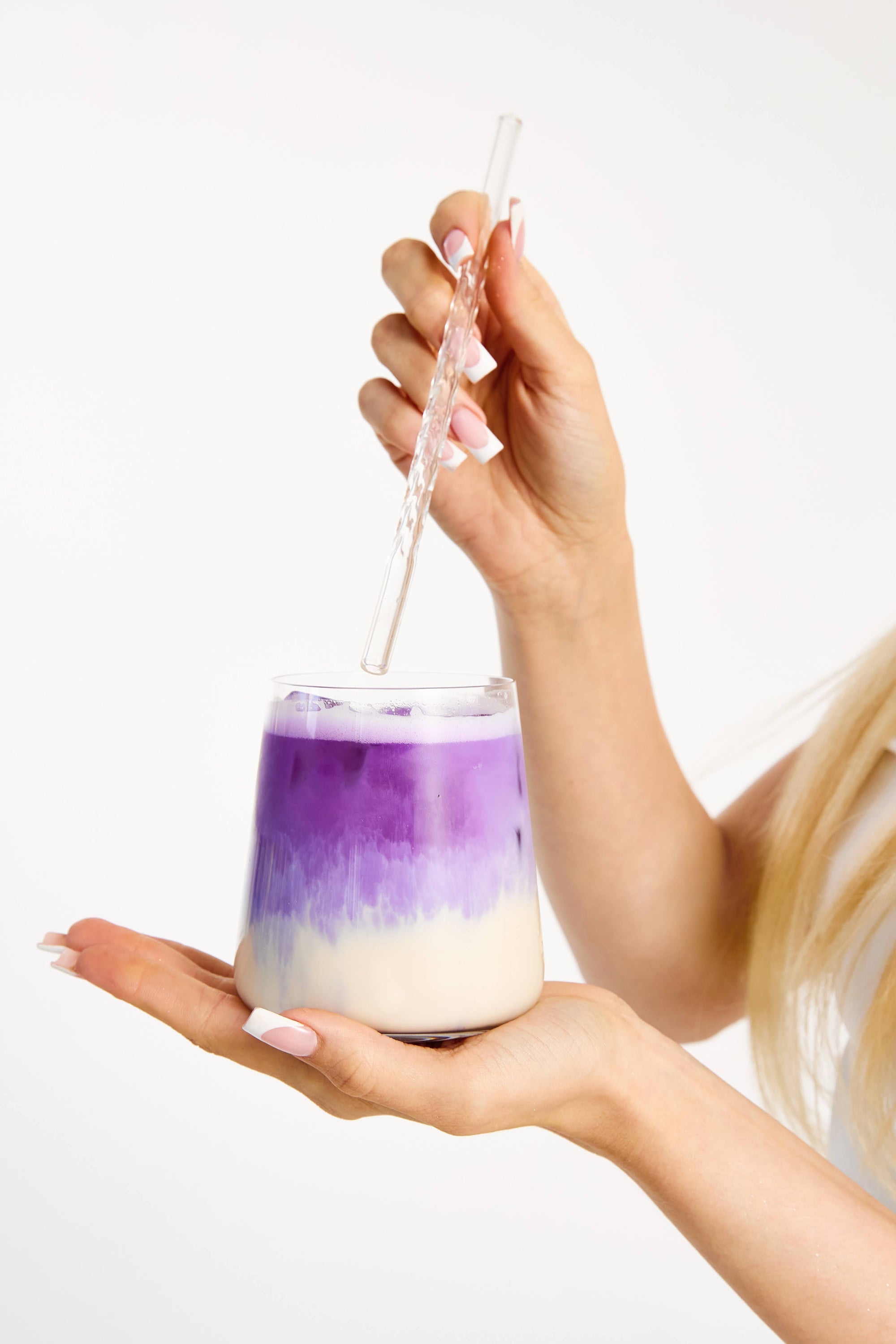 Mrożone ube czy klasyczne latte? Która wersja smakuje najlepiej?