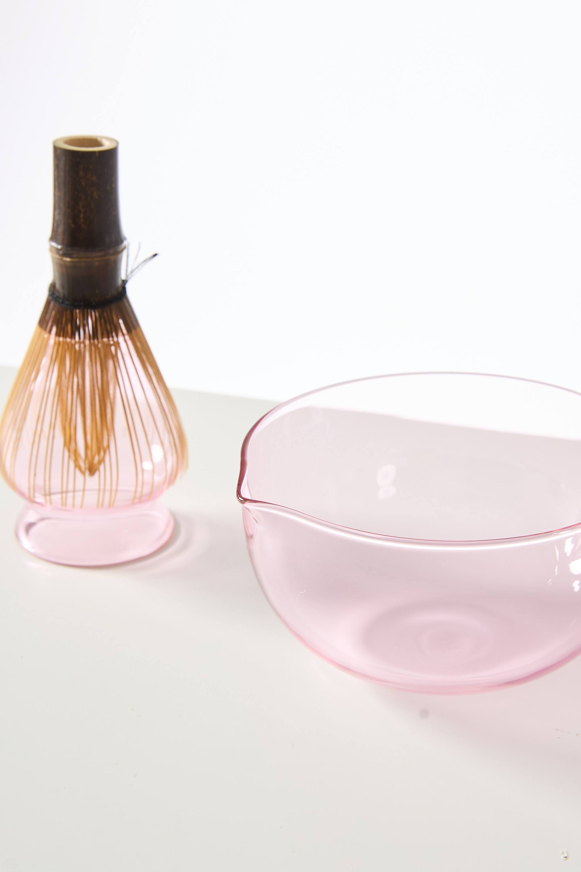 Rózowy zestaw do matchy - szklany matchawan i podstawka pod chasen